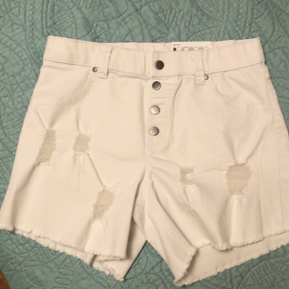 NWT Hue White Denim Distressed Shorts Sz M 8/10